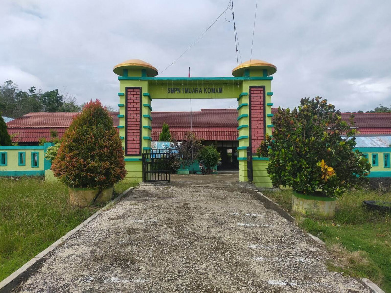 Gapura depan 2