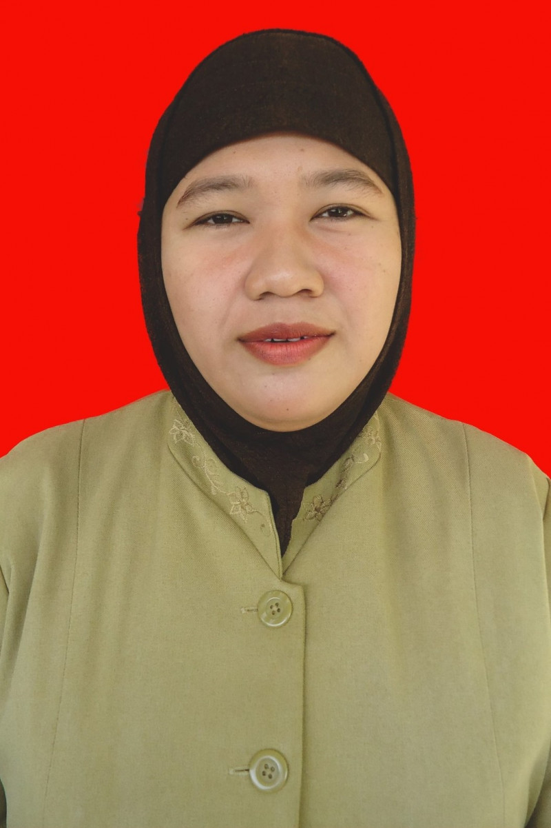 Ida Sulistyaningsih, S.Pd (Kelas IX B)