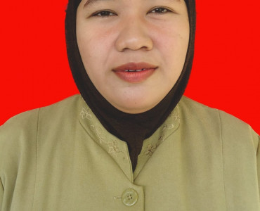 Ida Sulistyaningsih, S.Pd (Kelas IX B)